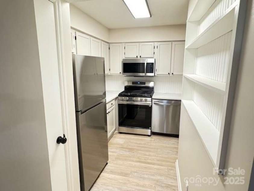 6070 Pinebark Court, Charlotte, NC 28212.  MLS# CAR4280925, YatesRealty ID 28024. 