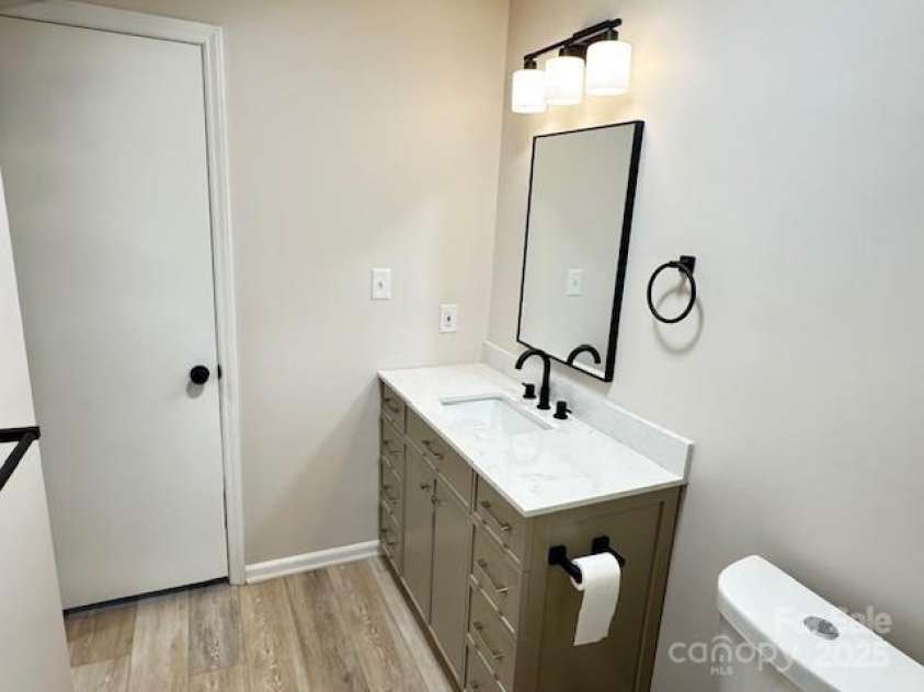 6070 Pinebark Court, Charlotte, NC 28212.  MLS# CAR4280925, YatesRealty ID 28024. 