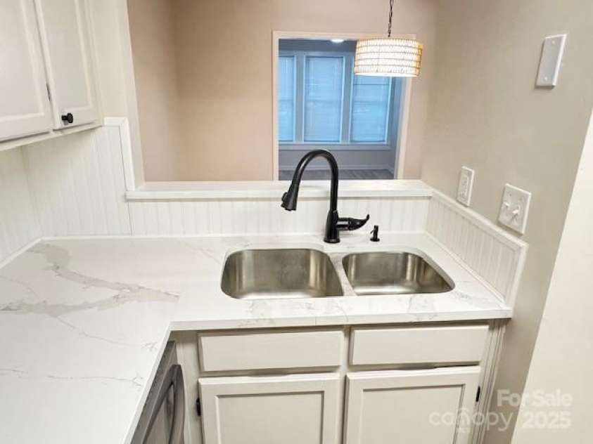 6070 Pinebark Court, Charlotte, NC 28212.  MLS# CAR4280925, YatesRealty ID 28024. 