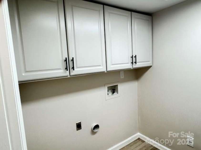 6070 Pinebark Court, Charlotte, NC 28212.  MLS# CAR4280925, YatesRealty ID 28024. 