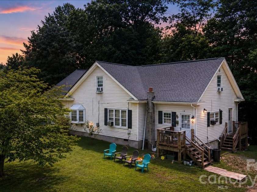 193 Duckworth Avenue, Brevard, NC 28712.  MLS# CAR4390446, YatesRealty ID 28025. 