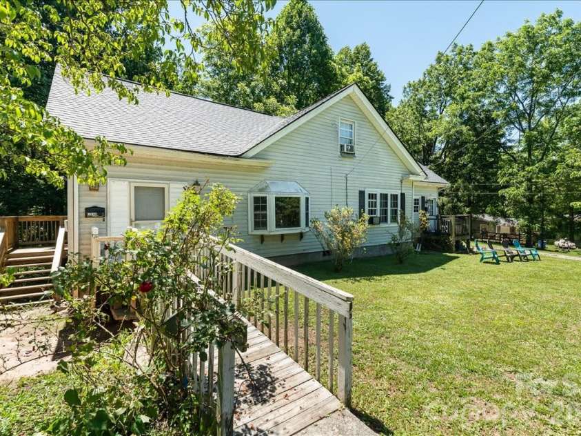 193 Duckworth Avenue, Brevard, NC 28712.  MLS# CAR4418682, YatesRealty ID 28025. 