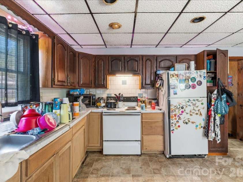 193 Duckworth Avenue, Brevard, NC 28712.  MLS# CAR4418682, YatesRealty ID 28025. 