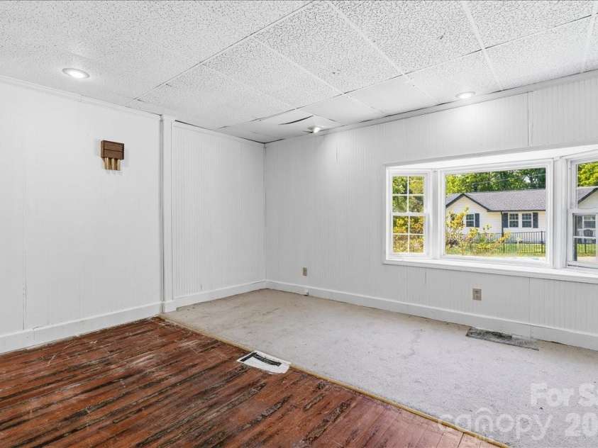193 Duckworth Avenue, Brevard, NC 28712.  MLS# CAR4418682, YatesRealty ID 28025. 