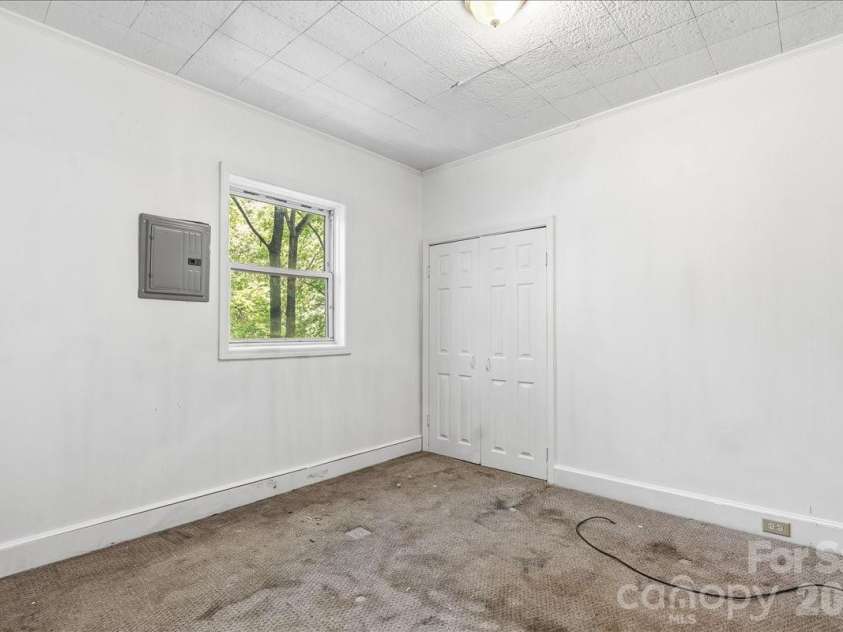 193 Duckworth Avenue, Brevard, NC 28712.  MLS# CAR4418682, YatesRealty ID 28025. 