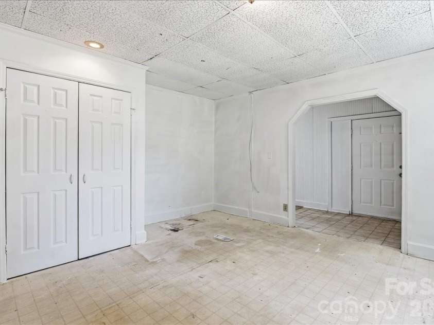 193 Duckworth Avenue, Brevard, NC 28712.  MLS# CAR4418682, YatesRealty ID 28025. 