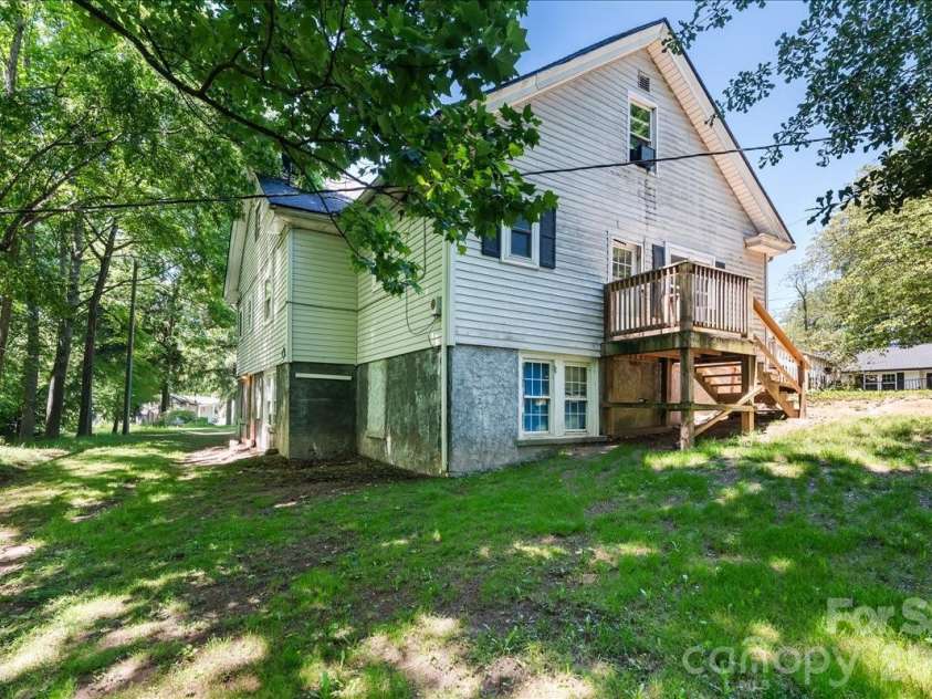 193 Duckworth Avenue, Brevard, NC 28712.  MLS# CAR4418682, YatesRealty ID 28025. 