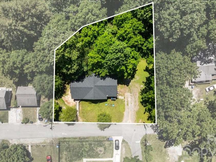193 Duckworth Avenue, Brevard, NC 28712.  MLS# CAR4418682, YatesRealty ID 28025. 