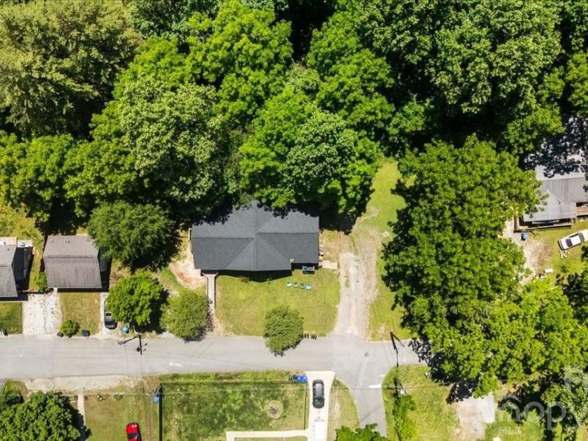 193 Duckworth Avenue, Brevard, NC 28712.  MLS# CAR4418682, YatesRealty ID 28025. 