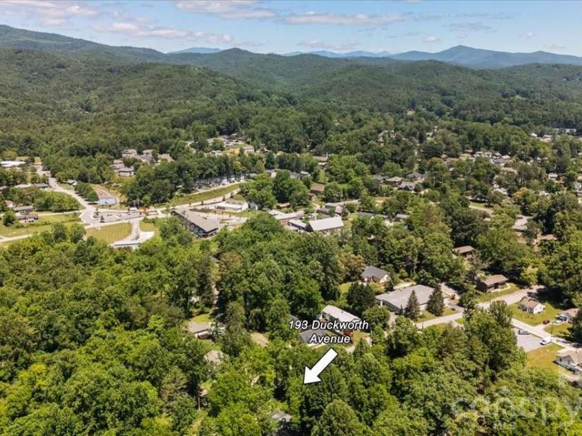 193 Duckworth Avenue, Brevard, NC 28712.  MLS# CAR4418682, YatesRealty ID 28025. 