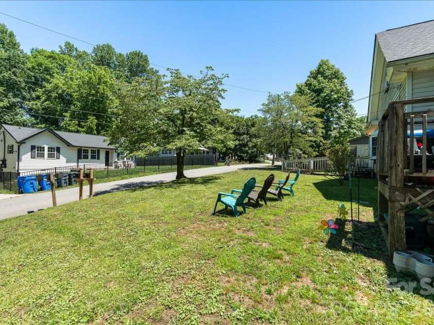 193 Duckworth Avenue, Brevard, NC 28712.  MLS# CAR4418682, YatesRealty ID 28025. 