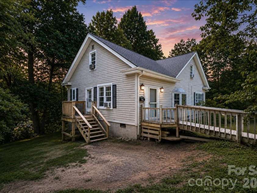 193 Duckworth Avenue, Brevard, NC 28712.  MLS# CAR4418682, YatesRealty ID 28025. 