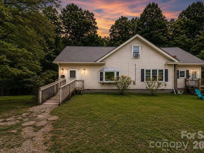 193 Duckworth Avenue, Brevard, NC 28712.  MLS# CAR4418682, YatesRealty ID 28025. 