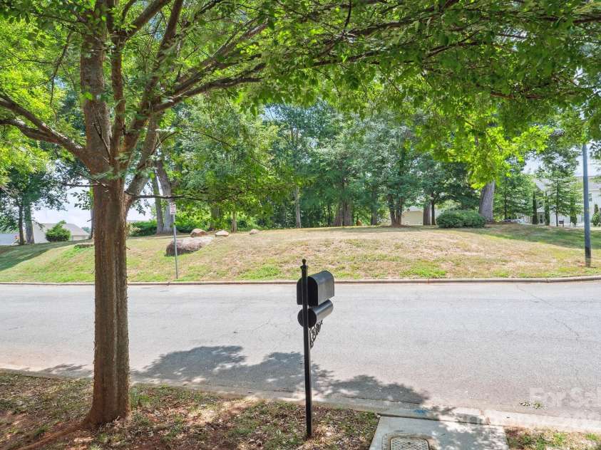 11612 Galashiels Drive, Huntersville, NC 28078.  MLS# CAR4285447, YatesRealty ID 28026. 