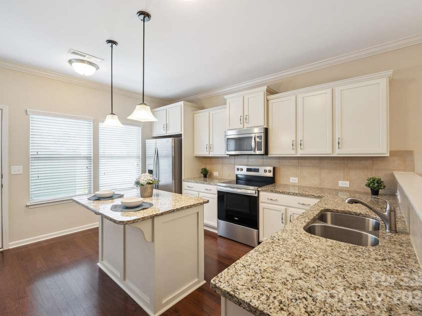11612 Galashiels Drive, Huntersville, NC 28078.  MLS# CAR4285447, YatesRealty ID 28026. 