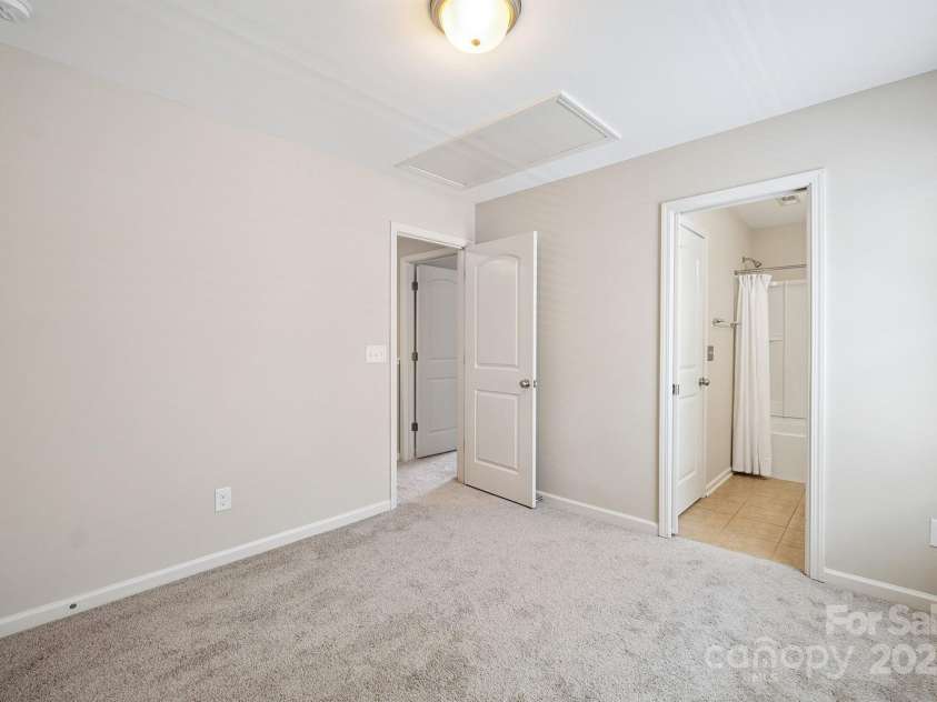 11612 Galashiels Drive, Huntersville, NC 28078.  MLS# CAR4285447, YatesRealty ID 28026. 