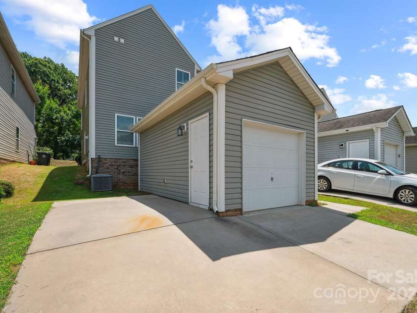 11612 Galashiels Drive, Huntersville, NC 28078.  MLS# CAR4285447, YatesRealty ID 28026. 