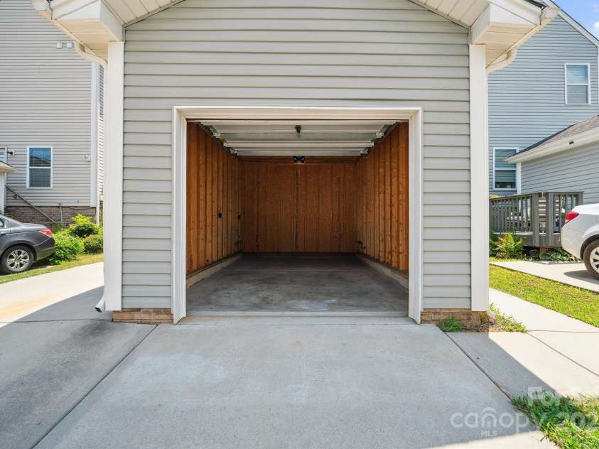 11612 Galashiels Drive, Huntersville, NC 28078.  MLS# CAR4285447, YatesRealty ID 28026. 