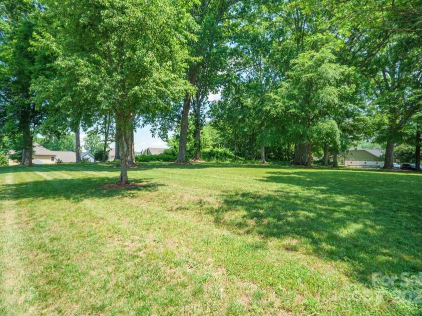 11612 Galashiels Drive, Huntersville, NC 28078.  MLS# CAR4285447, YatesRealty ID 28026. 