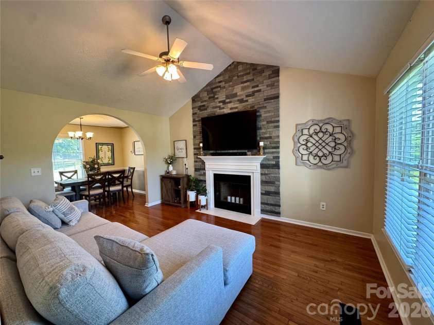 1688 Buffett Circle, Hickory, NC 28602.  MLS# CAR4389759, YatesRealty ID 28026. 