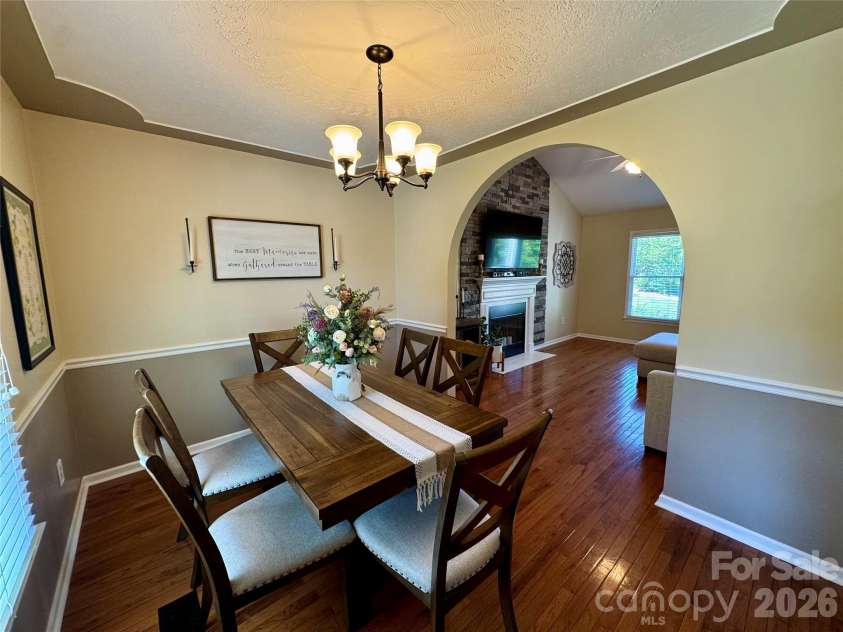 1688 Buffett Circle, Hickory, NC 28602.  MLS# CAR4389759, YatesRealty ID 28026. 