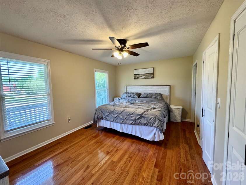 1688 Buffett Circle, Hickory, NC 28602.  MLS# CAR4389759, YatesRealty ID 28026. 