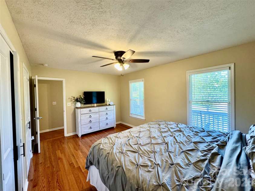 1688 Buffett Circle, Hickory, NC 28602.  MLS# CAR4389759, YatesRealty ID 28026. 