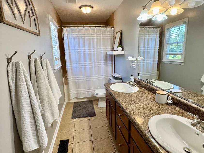 1688 Buffett Circle, Hickory, NC 28602.  MLS# CAR4389759, YatesRealty ID 28026. 