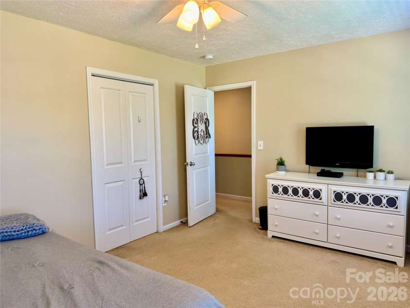 1688 Buffett Circle, Hickory, NC 28602.  MLS# CAR4389759, YatesRealty ID 28026. 