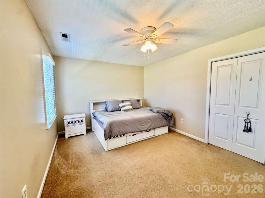 1688 Buffett Circle, Hickory, NC 28602.  MLS# CAR4389759, YatesRealty ID 28026. 