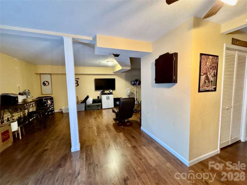 1688 Buffett Circle, Hickory, NC 28602.  MLS# CAR4389759, YatesRealty ID 28026. 