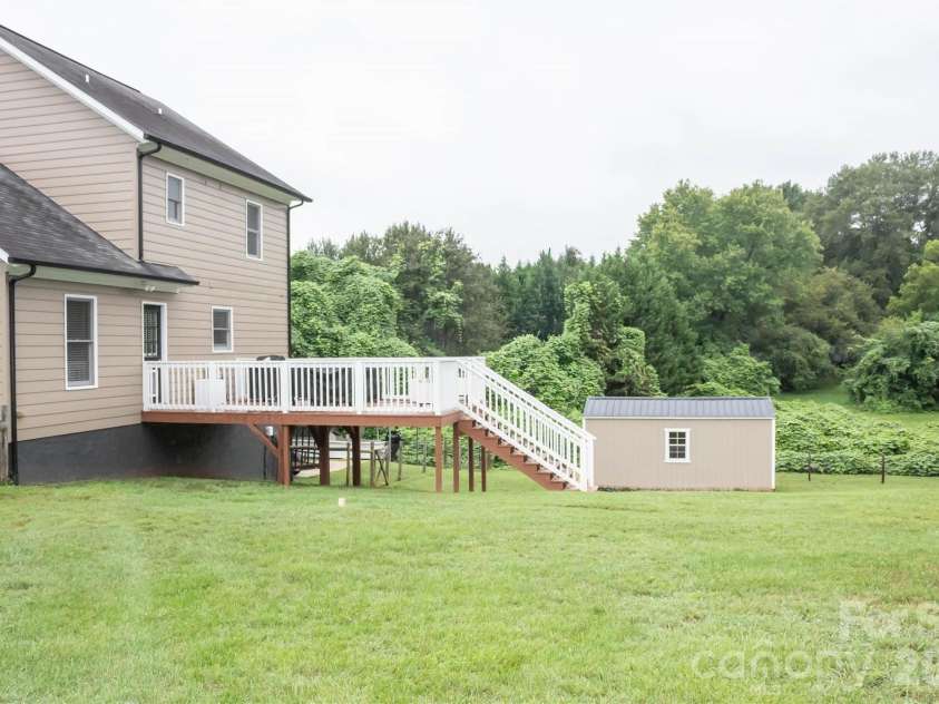 1688 Buffett Circle, Hickory, NC 28602.  MLS# CAR4389759, YatesRealty ID 28026. 