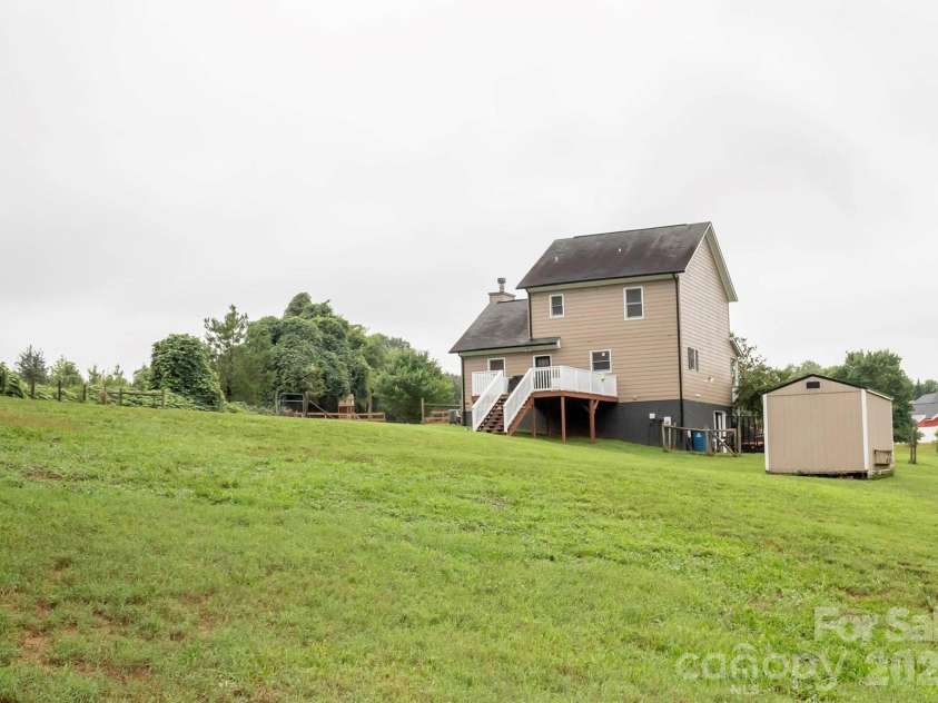 1688 Buffett Circle, Hickory, NC 28602.  MLS# CAR4389759, YatesRealty ID 28026. 