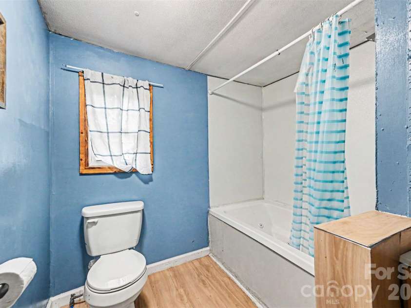 111 Oak Brook Drive, Mooresville, NC 28115.  MLS# CAR4389858, YatesRealty ID 28027. 
