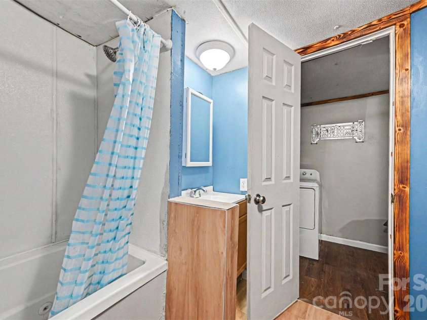 111 Oak Brook Drive, Mooresville, NC 28115.  MLS# CAR4389858, YatesRealty ID 28027. 
