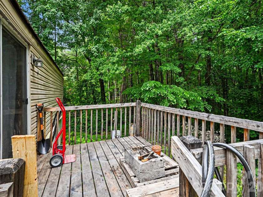 111 Oak Brook Drive, Mooresville, NC 28115.  MLS# CAR4389858, YatesRealty ID 28027. 