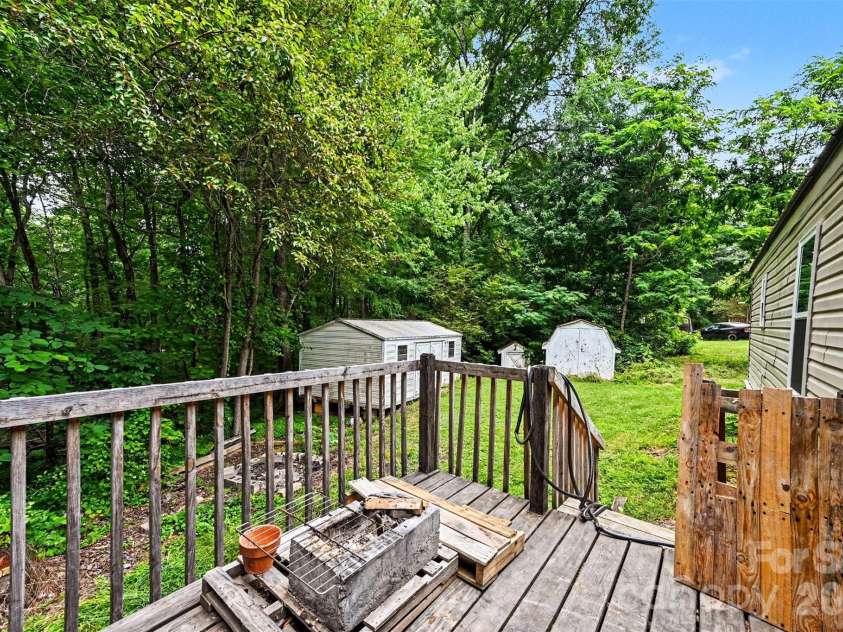 111 Oak Brook Drive, Mooresville, NC 28115.  MLS# CAR4389858, YatesRealty ID 28027. 