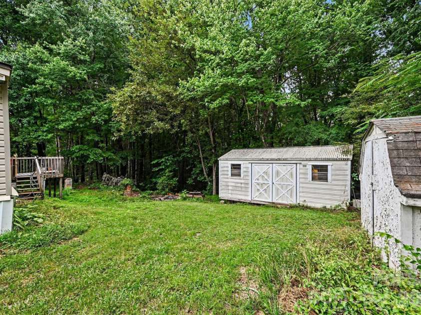 111 Oak Brook Drive, Mooresville, NC 28115.  MLS# CAR4389858, YatesRealty ID 28027. 