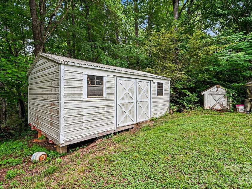 111 Oak Brook Drive, Mooresville, NC 28115.  MLS# CAR4389858, YatesRealty ID 28027. 