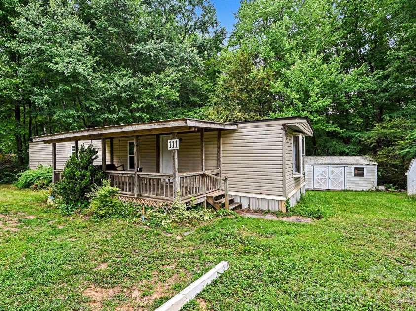 111 Oak Brook Drive, Mooresville, NC 28115.  MLS# CAR4389858, YatesRealty ID 28027. 