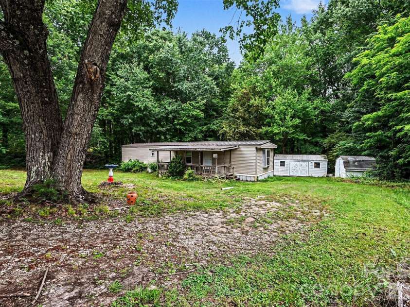 111 Oak Brook Drive, Mooresville, NC 28115.  MLS# CAR4389858, YatesRealty ID 28027. 