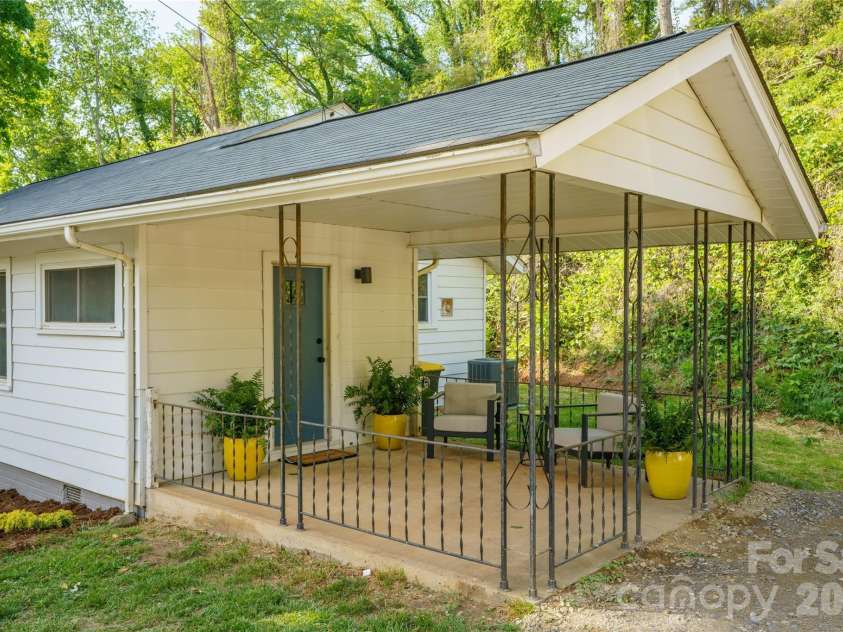 10 Sixth Street, Asheville, NC 28804.  MLS# CAR4387599, YatesRealty ID 28028. 