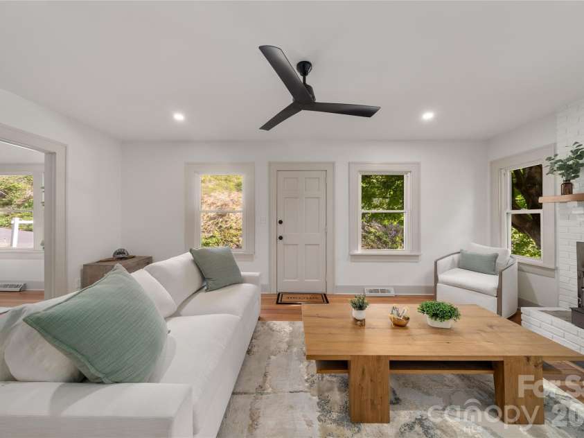 10 Sixth Street, Asheville, NC 28804.  MLS# CAR4387599, YatesRealty ID 28028. 