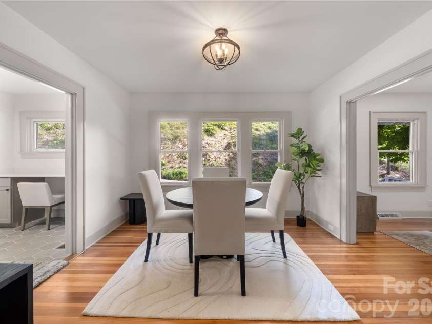 10 Sixth Street, Asheville, NC 28804.  MLS# CAR4387599, YatesRealty ID 28028. 