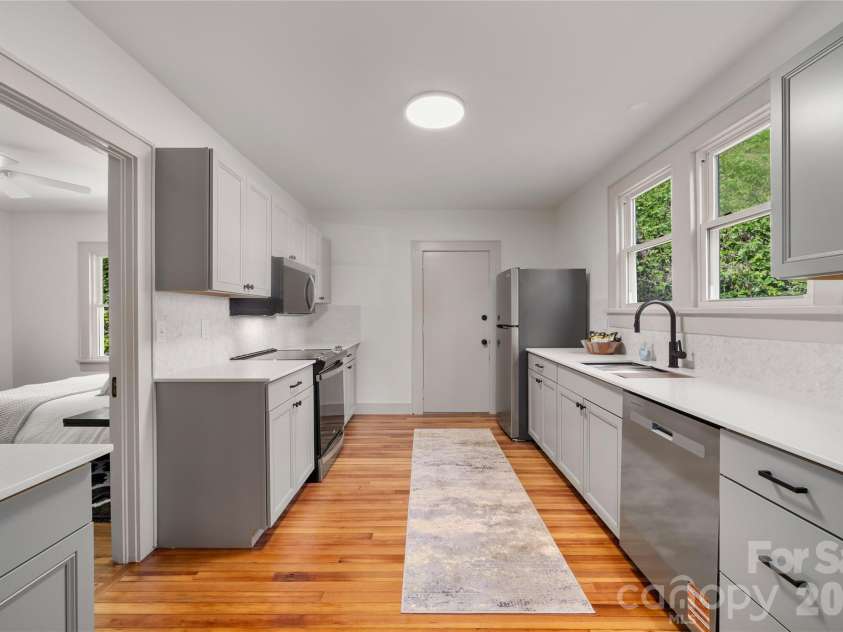 10 Sixth Street, Asheville, NC 28804.  MLS# CAR4387599, YatesRealty ID 28028. 