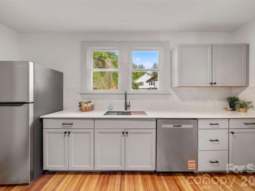 10 Sixth Street, Asheville, NC 28804.  MLS# CAR4387599, YatesRealty ID 28028. 