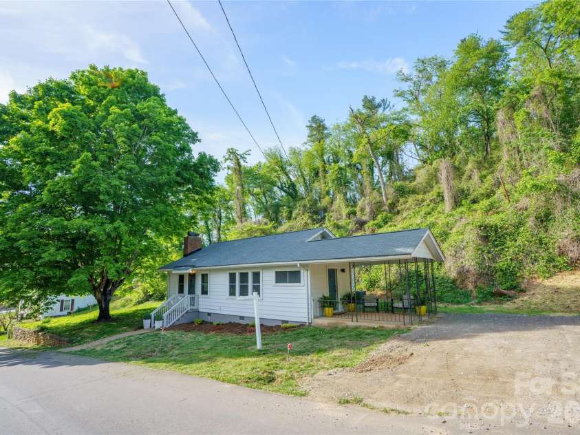 10 Sixth Street, Asheville, NC 28804.  MLS# CAR4387599, YatesRealty ID 28028. 