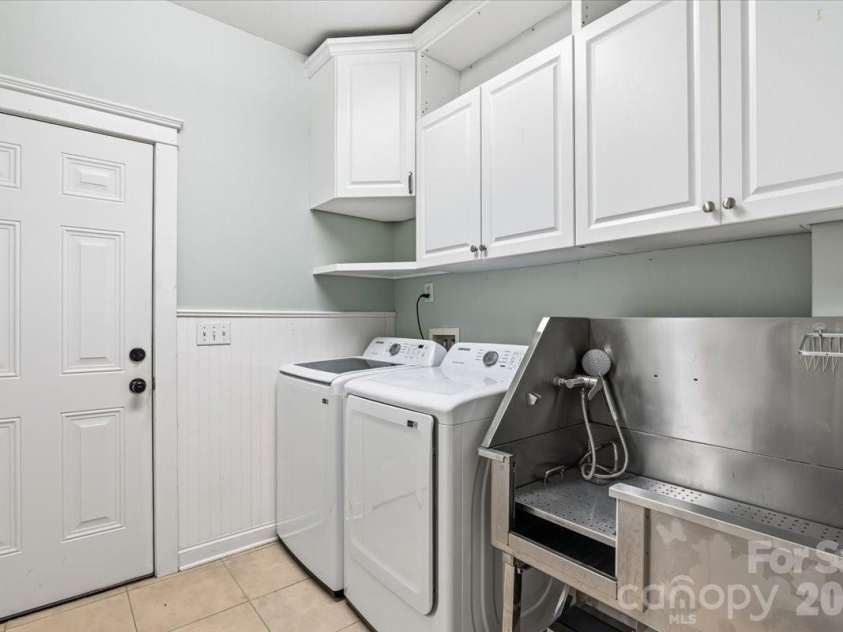 126 Carolina Bluebird Loop, Arden, NC 28704.  MLS# CAR4364125, YatesRealty ID 28030. Laundry room with pet bathing station