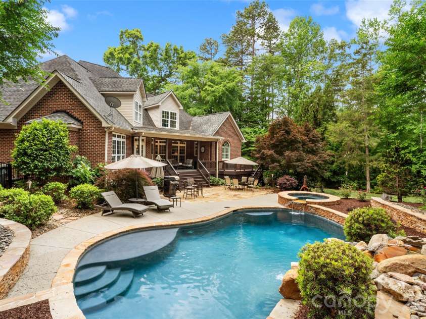 211 Anniston Way, Davidson, NC 28036.  MLS# CAR4384923, YatesRealty ID 28034. 