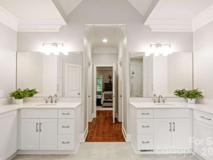 211 Anniston Way, Davidson, NC 28036.  MLS# CAR4384923, YatesRealty ID 28034. 